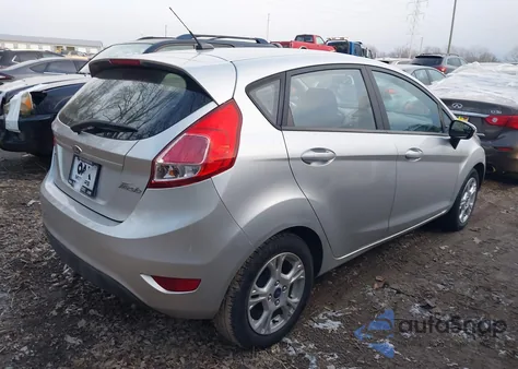 2015 Ford Fiesta Se z USA, uszkodzony, nr VIN 3FADP4EJ5FM138411